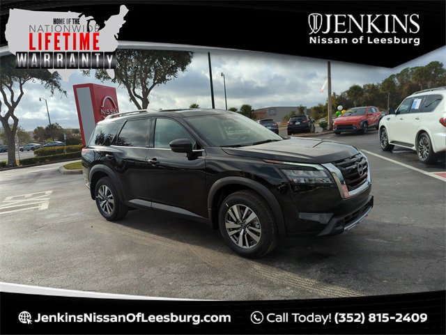 New 2025 Nissan Pathfinder SL image 1