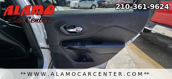 Used 2019 Jeep Cherokee Latitude Plus FWD image 23