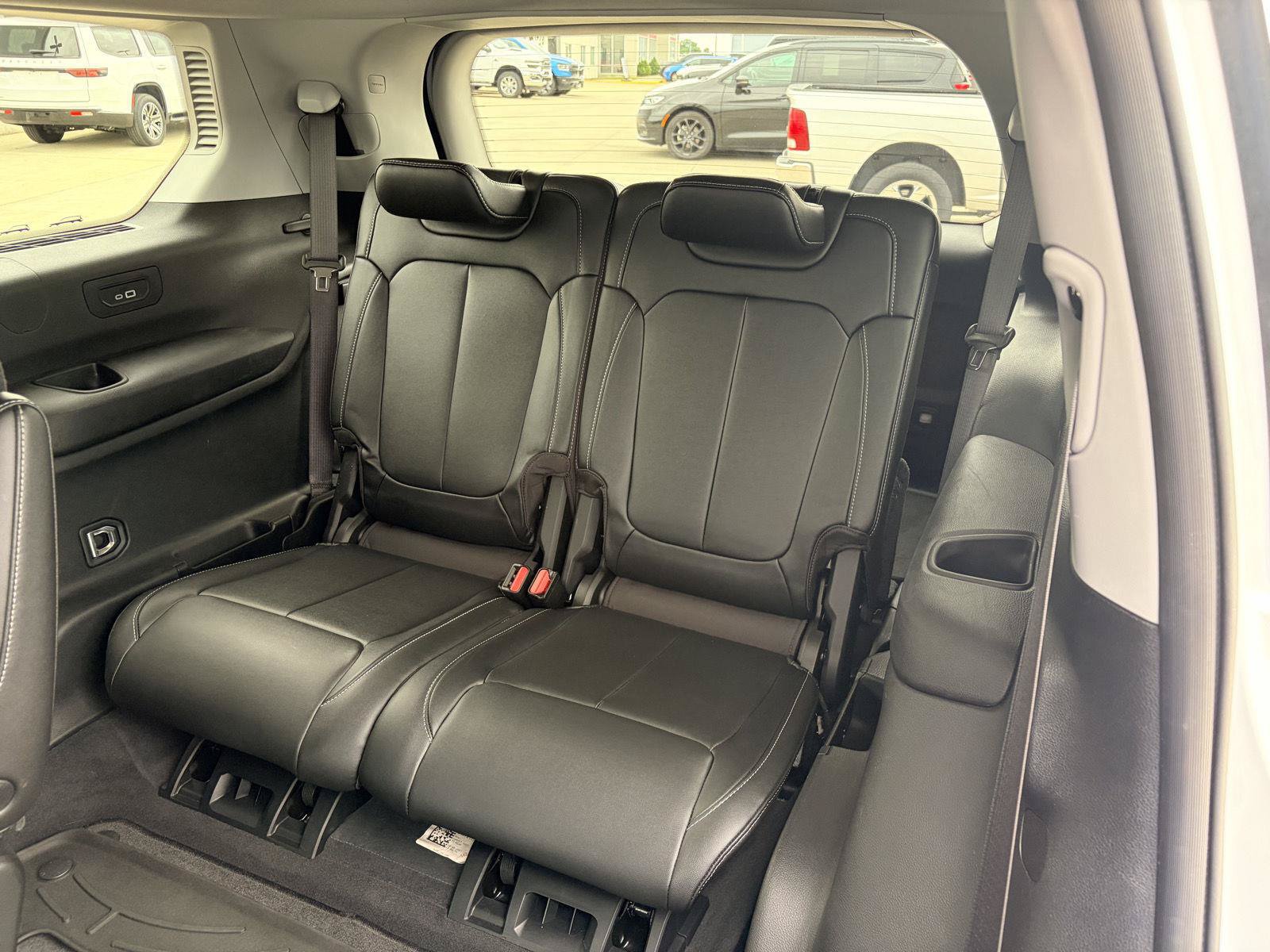 Used 2024 Jeep Grand Cherokee L Limited w/ Black Appearance Package AWD/4WD image 30