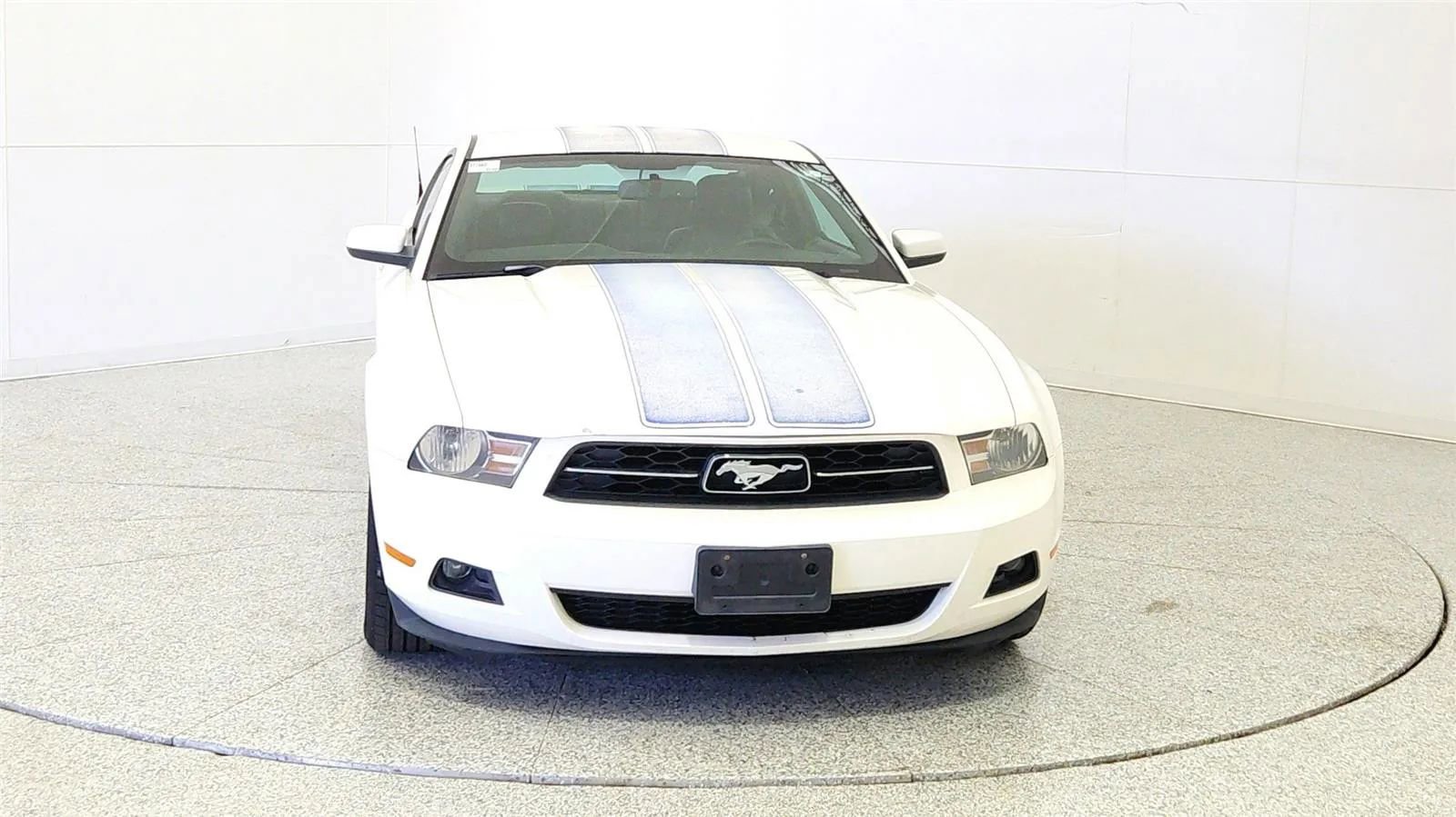 Used 2010 Ford Mustang Premium RWD image 2