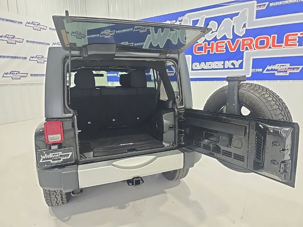 Used 2012 Jeep Wrangler Unlimited Sahara w/ Dual Top Group image 21