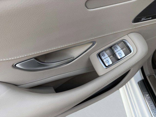 Used 2017 Mercedes-Benz S 550 Sedan image 36