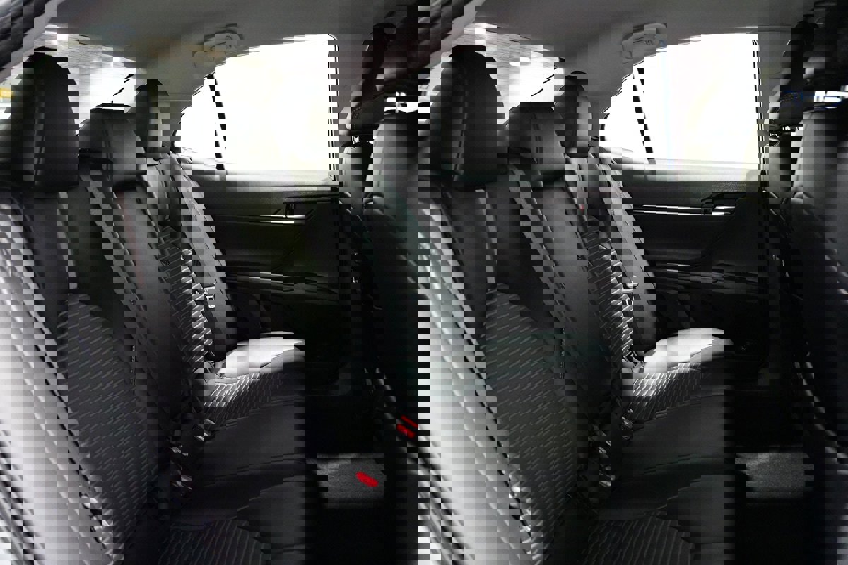 Used 2021 Toyota Camry SE w/ Carpet Mat Package (TMS) image 24