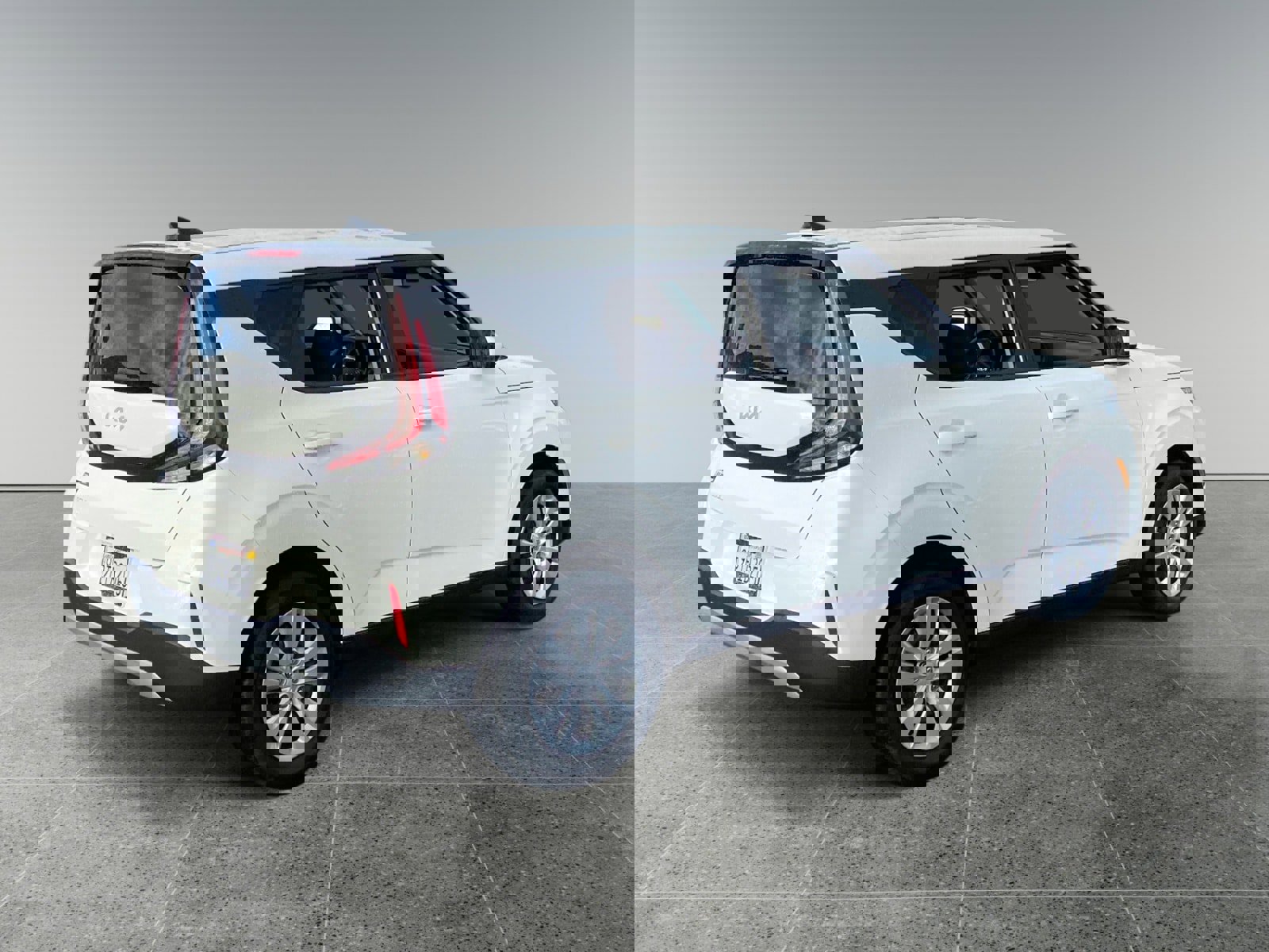 Used 2025 Kia Soul LX FWD image 5