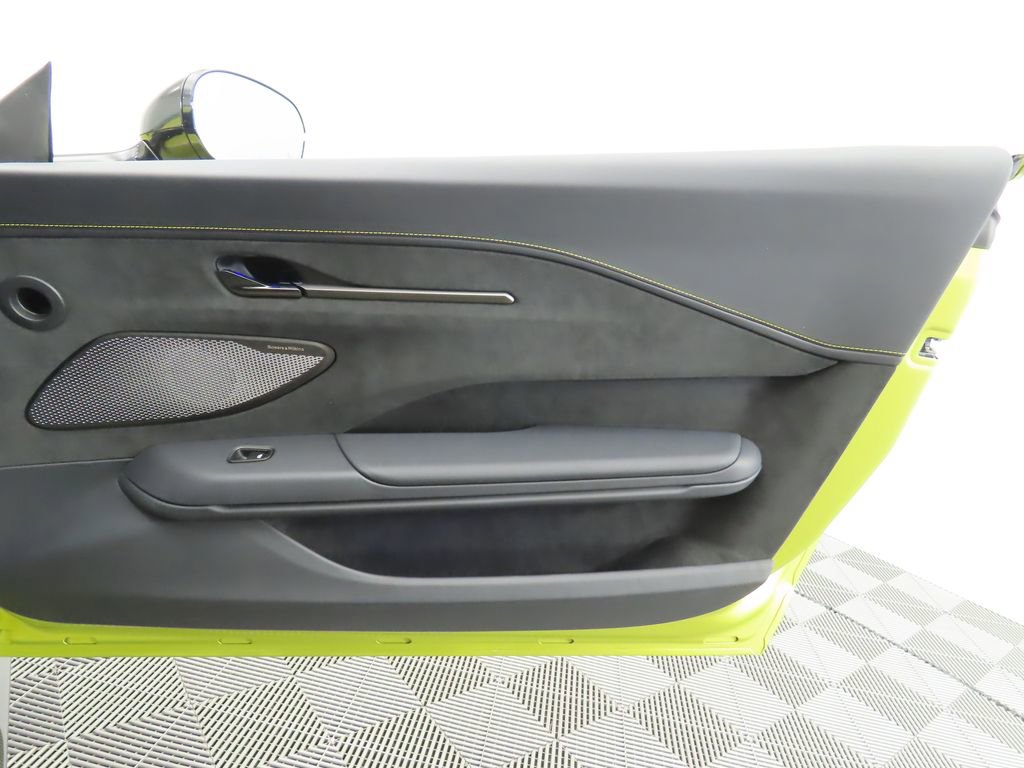 Used 2025 Aston Martin V8 Vantage Coupe image 22