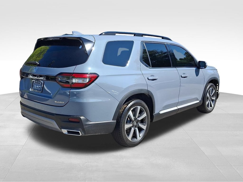Used 2025 Honda Pilot Touring image 6