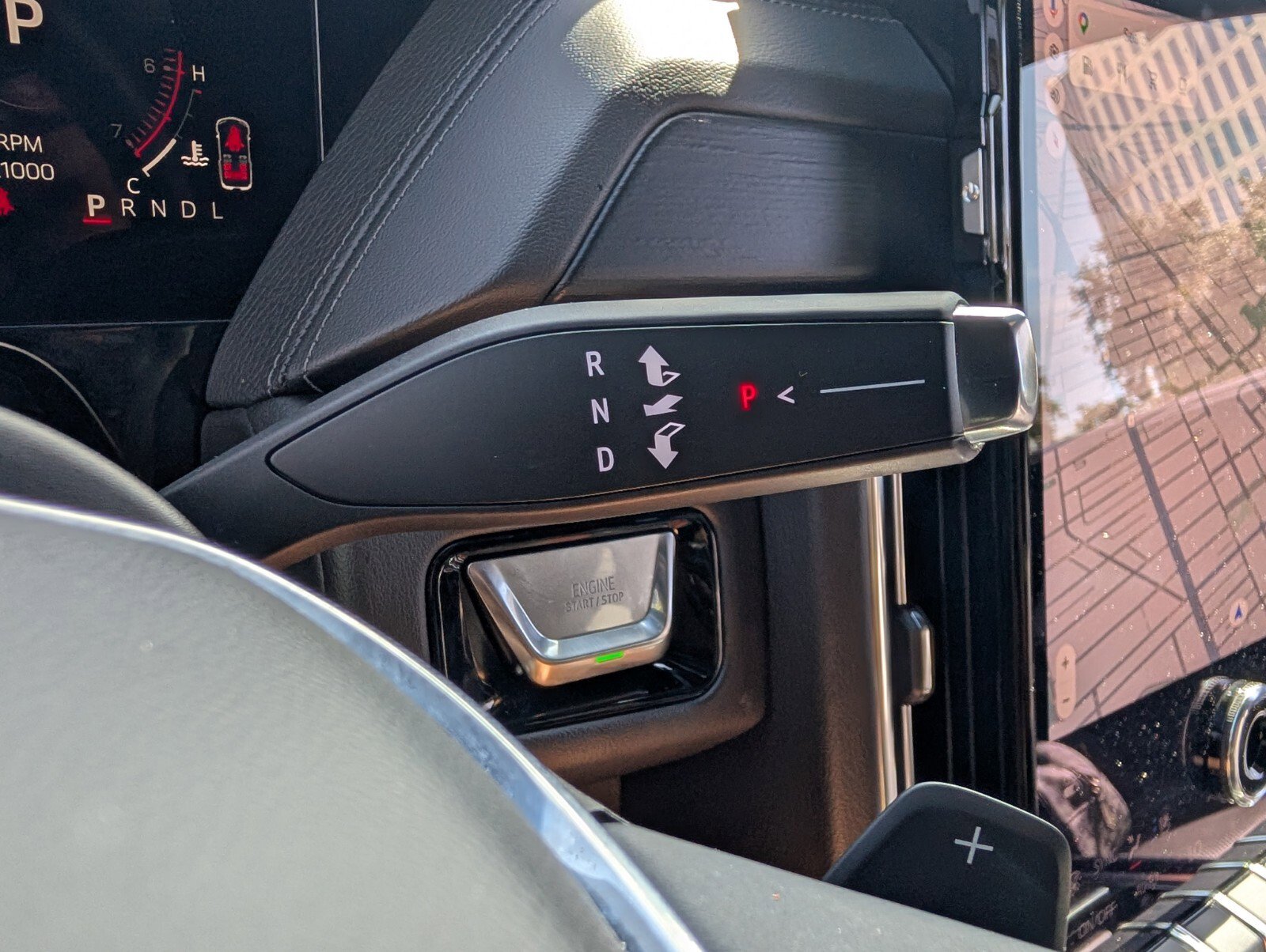 Used 2025 GMC Yukon XL Denali RWD image 30