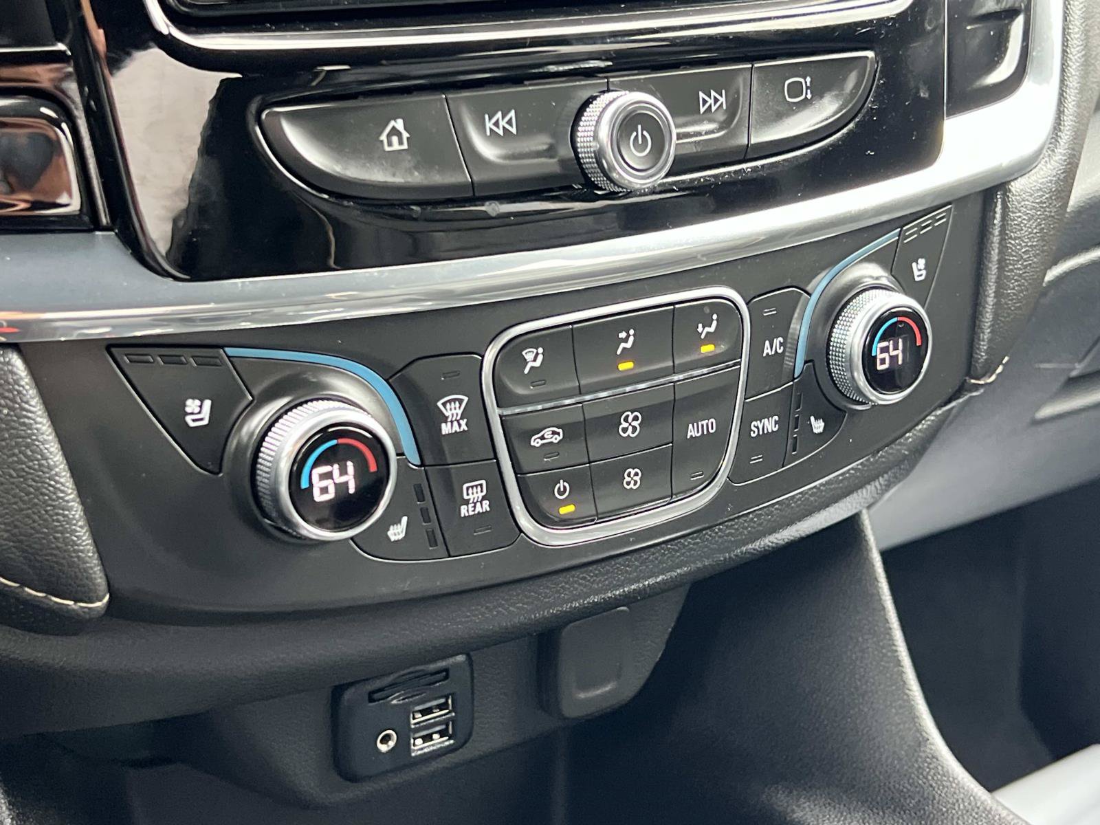 Used 2023 Chevrolet Traverse Premier FWD image 16