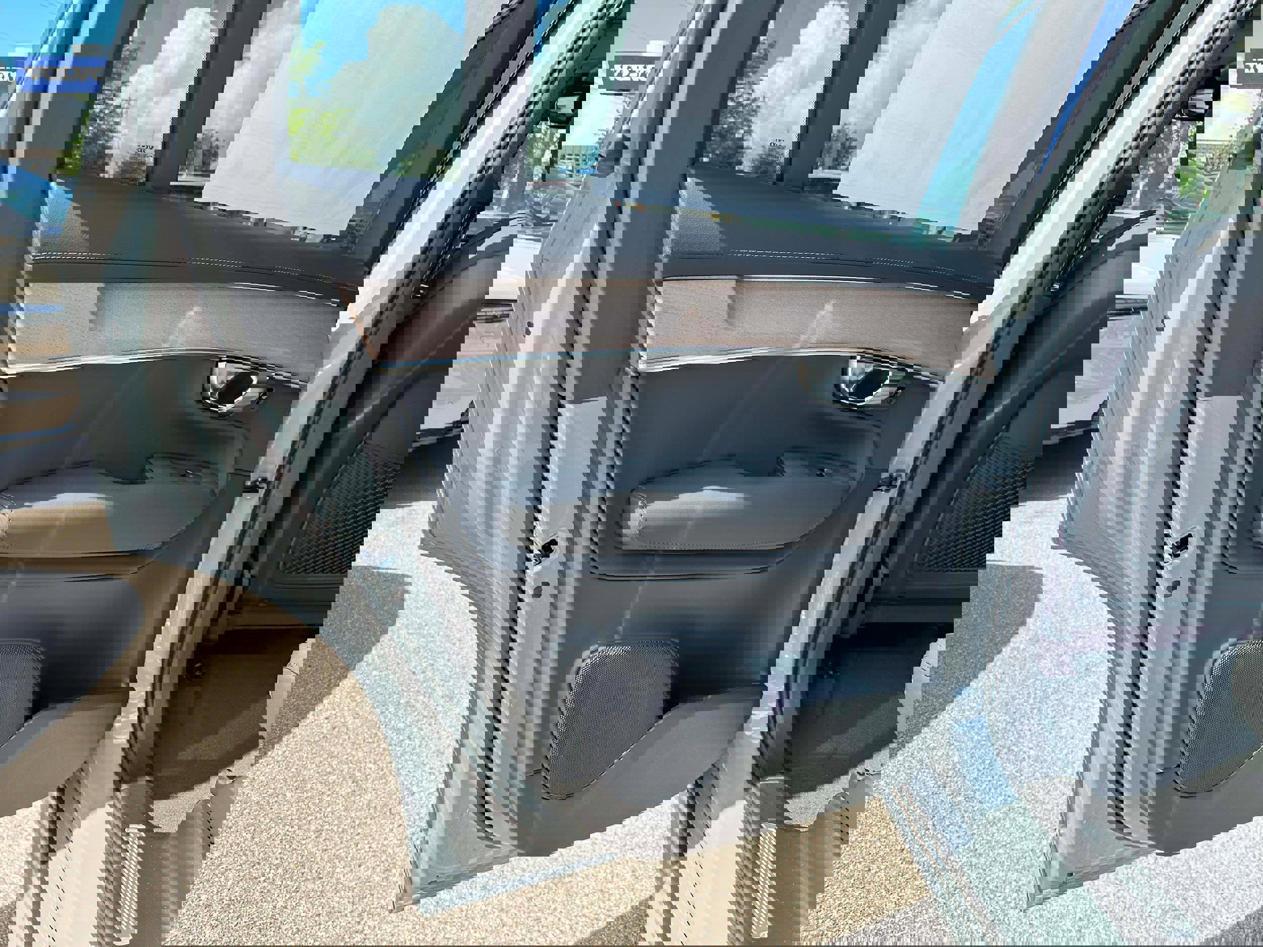 New 2026 Volvo XC90 B6 Core image 15