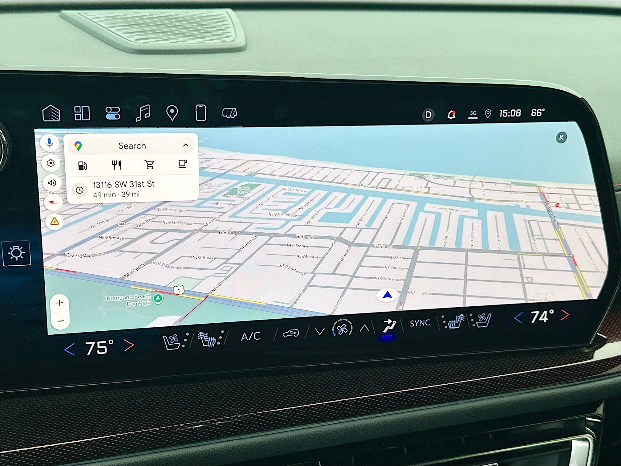 Used 2025 Chevrolet Traverse RS image 14