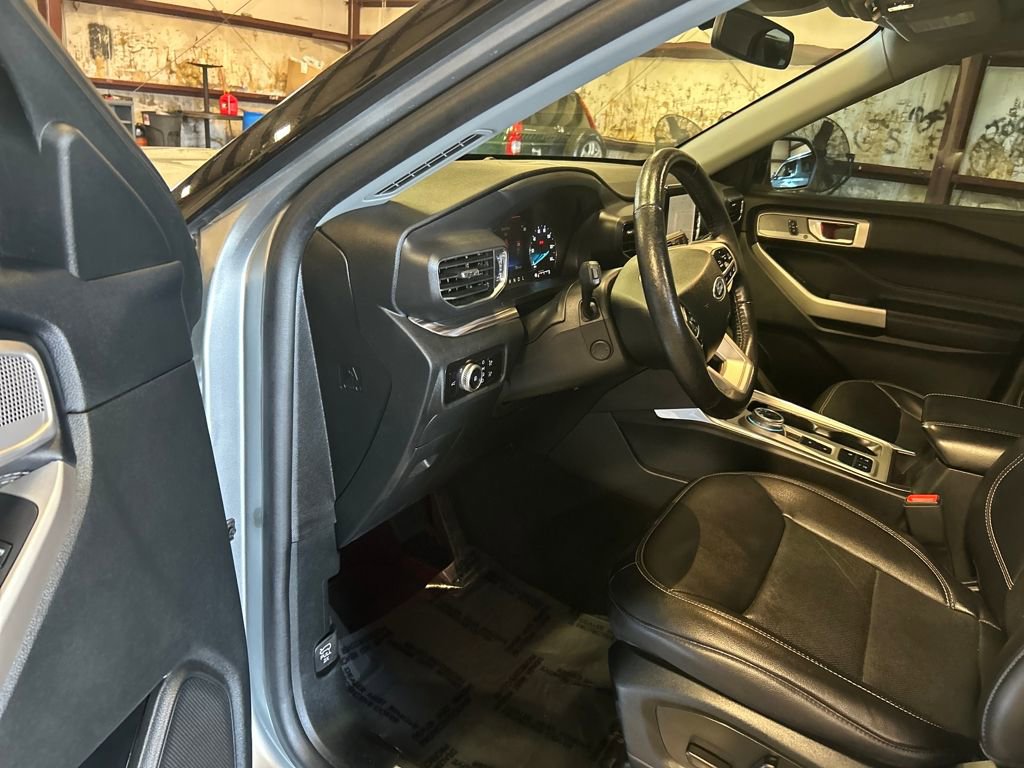 Used 2023 Ford Explorer Limited w/ Equipment Group 301A image 15