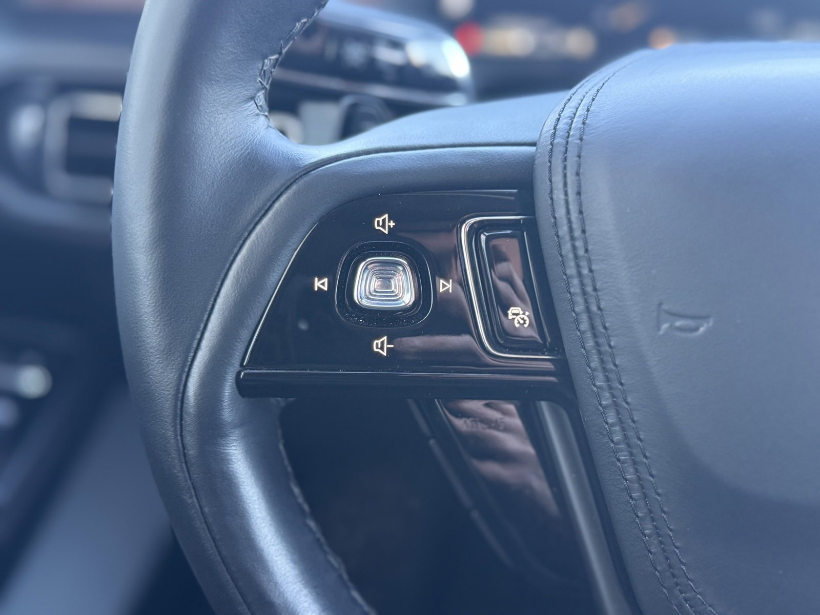 Used 2023 Lincoln Aviator Reserve w/ Equipment Group 201A image 25