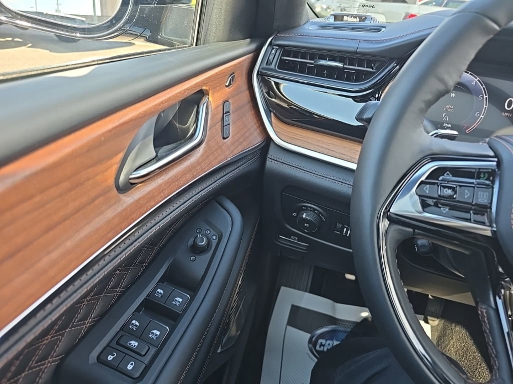 New 2026 Jeep Grand Cherokee Summit AWD/4WD image 15