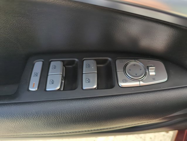 Used 2022 Genesis G70 2.0T image 27