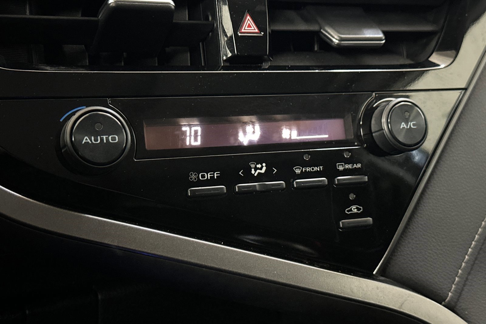 Used 2021 Toyota Camry SE image 18