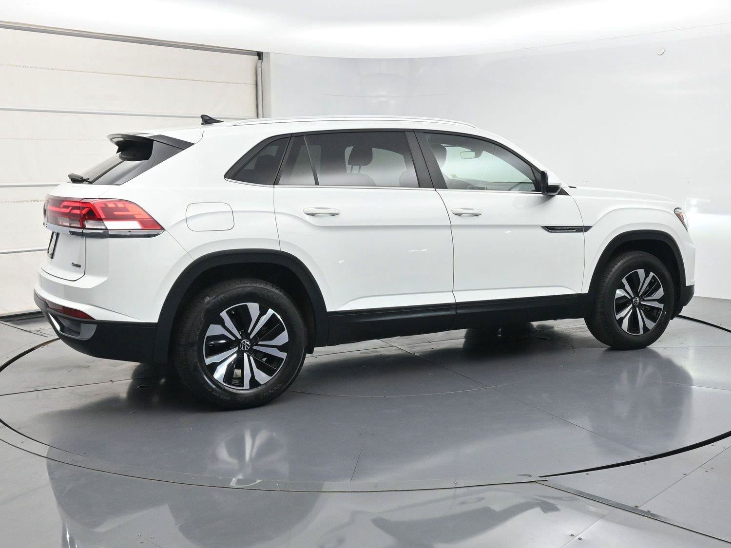 Used 2024 Volkswagen Atlas Cross Sport SE AWD/4WD image 30