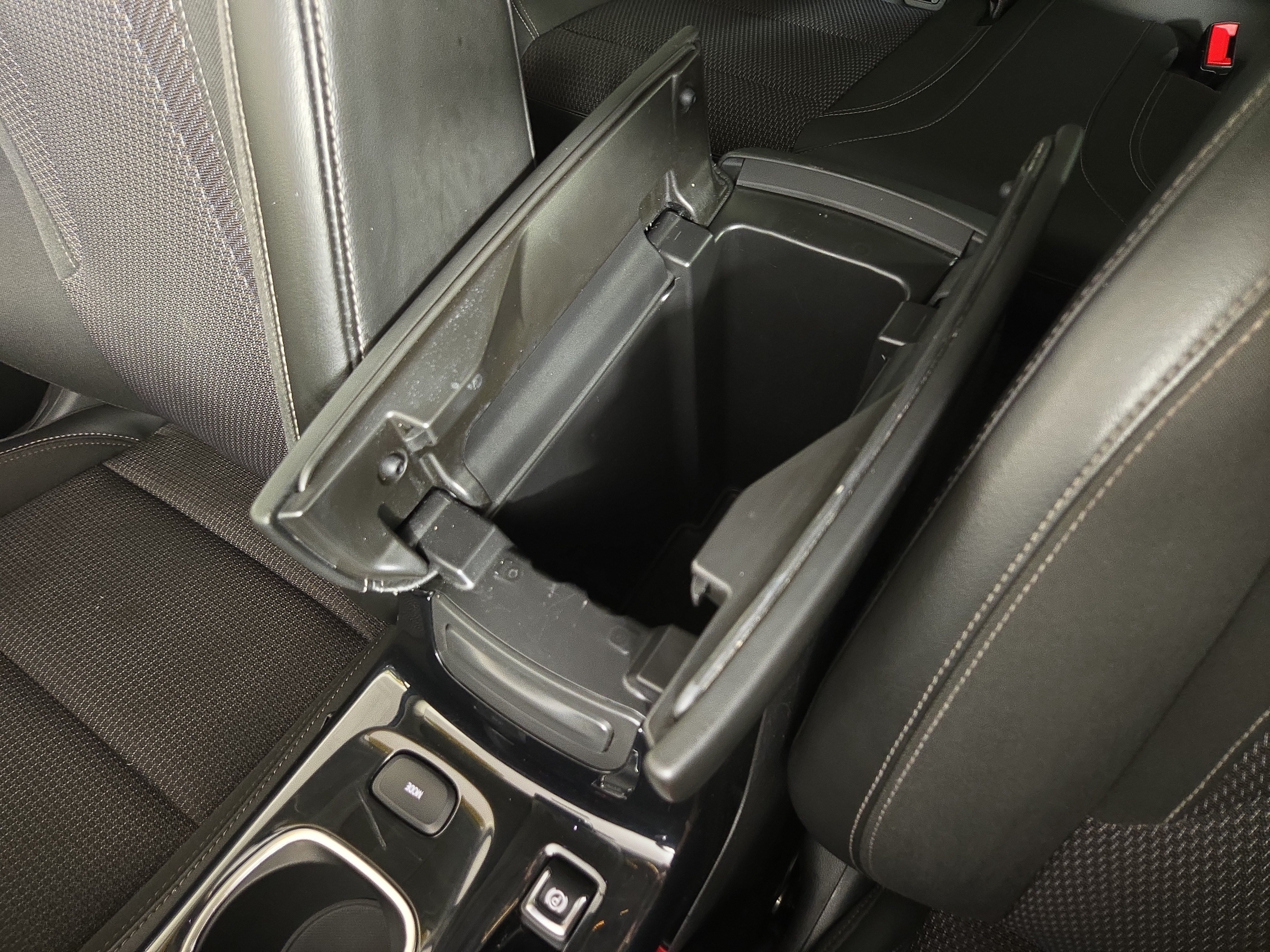 Used 2022 Buick Envision Preferred w/ Sport Touring Package FWD image 27