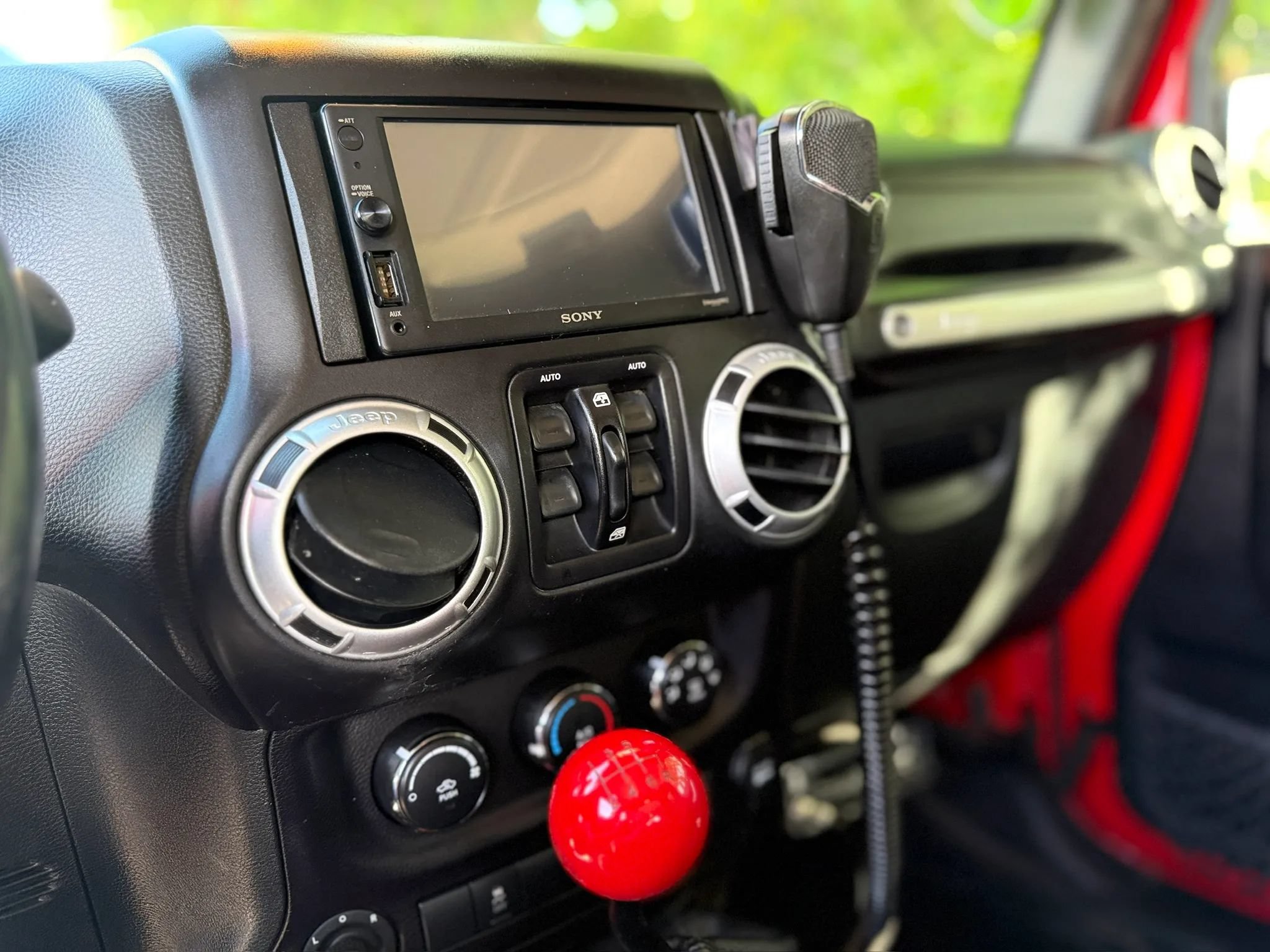 Used 2016 Jeep Wrangler Unlimited Sahara w/ Connectivity Group AWD/4WD image 52
