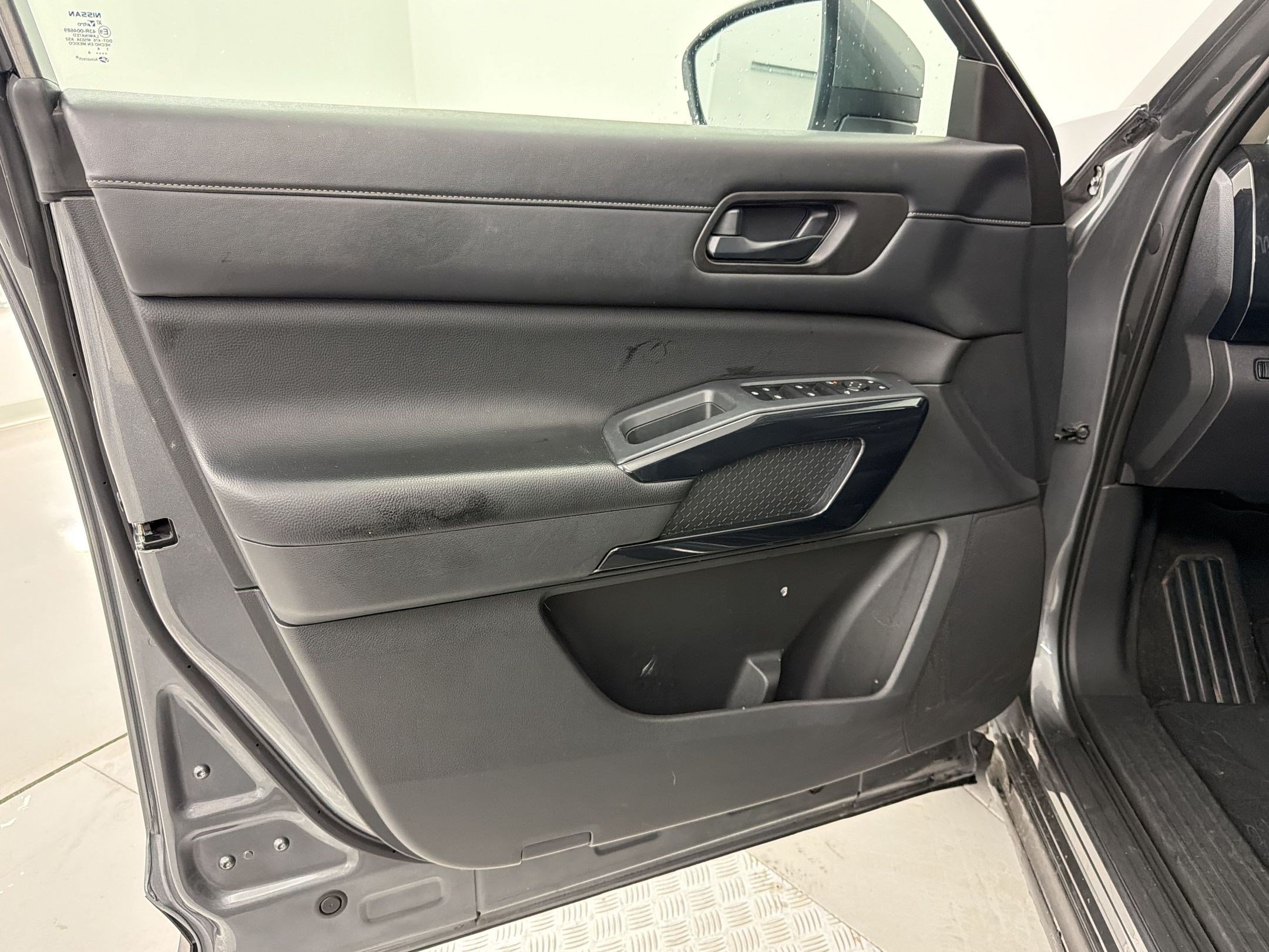 Used 2024 Nissan Pathfinder SV FWD image 26