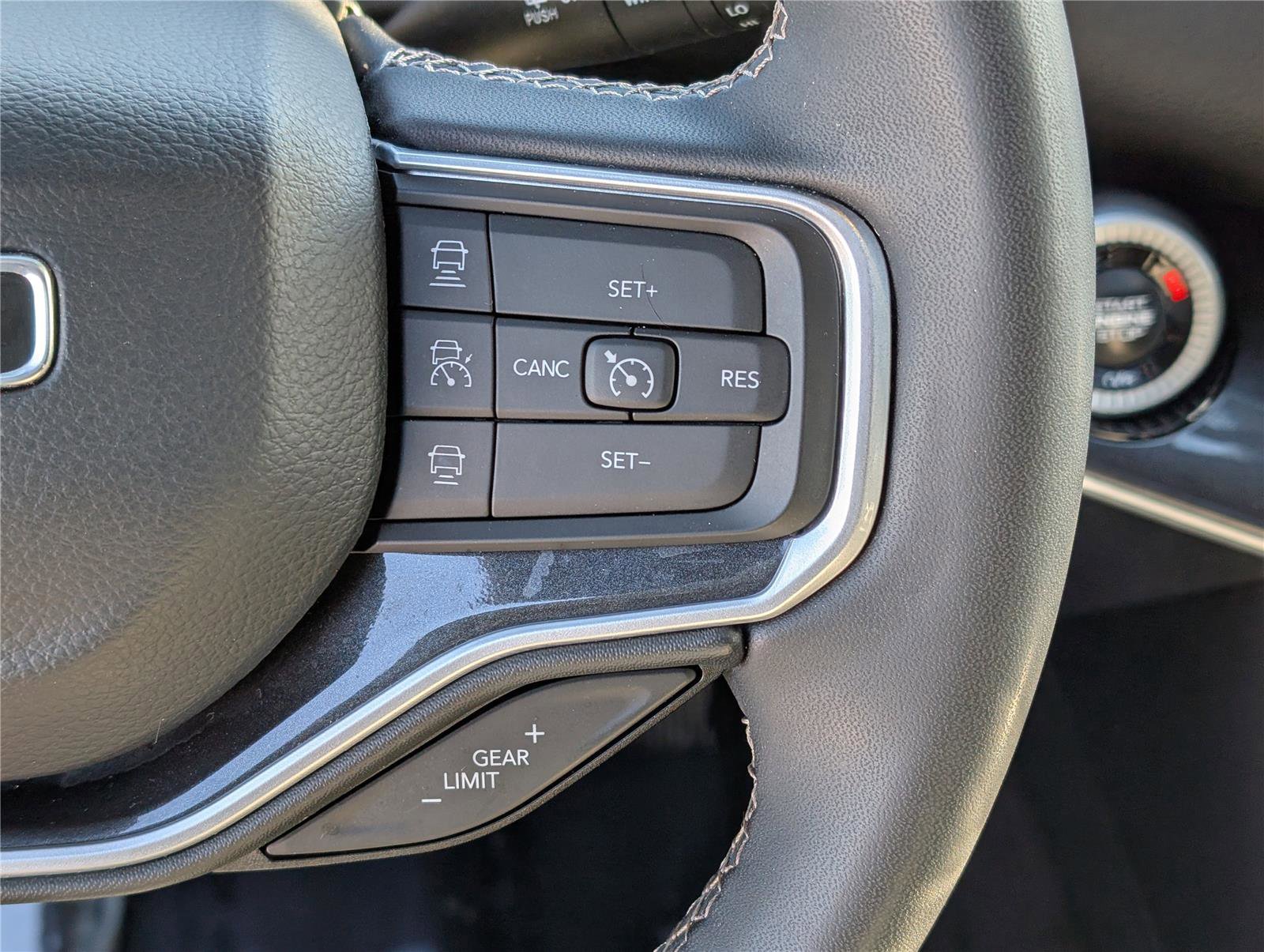 Used 2024 Jeep Wagoneer 4WD w/ Premium Group I image 24