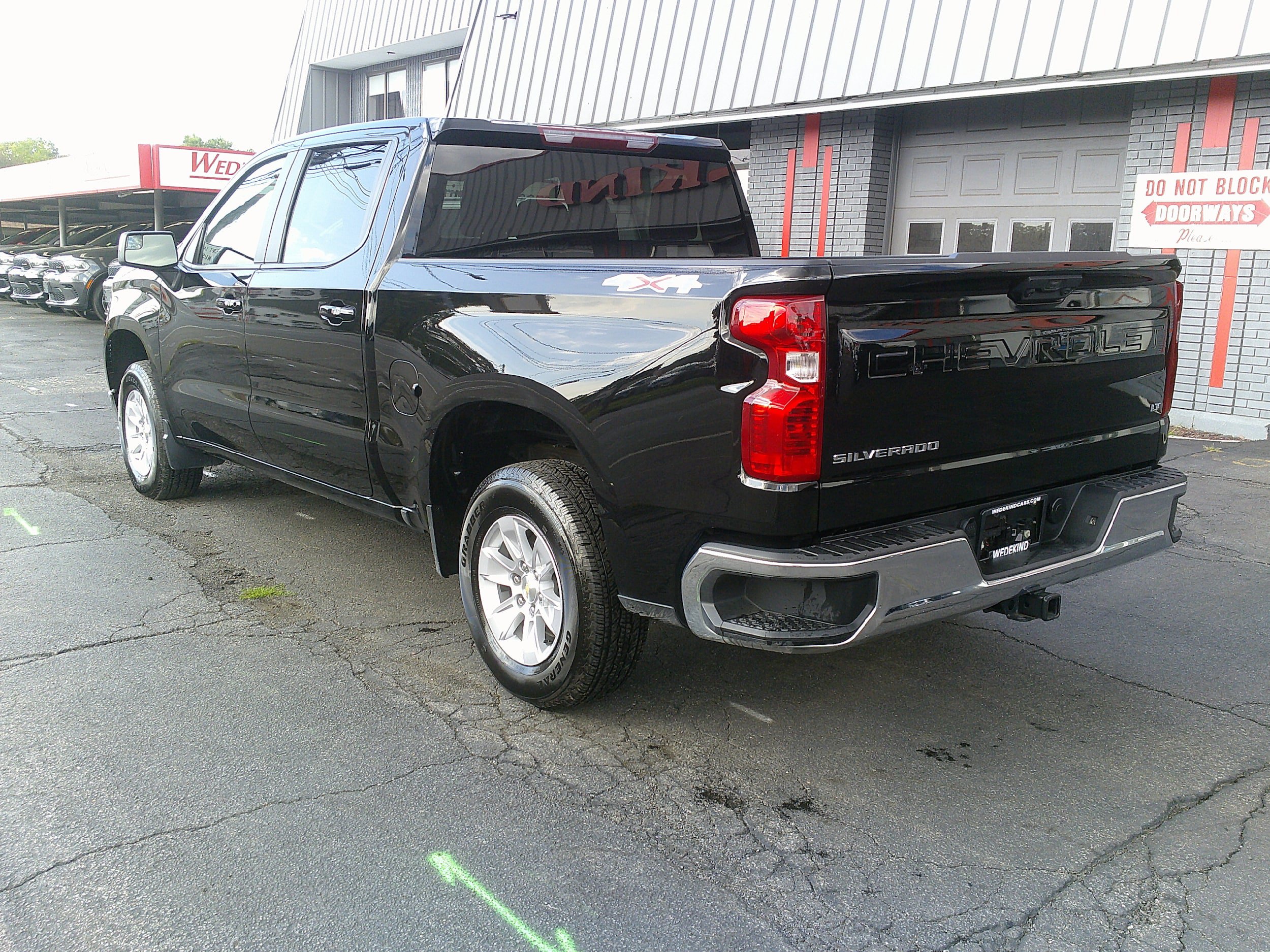 Used 2026 Chevrolet Silverado 1500 LT AWD/4WD image 9