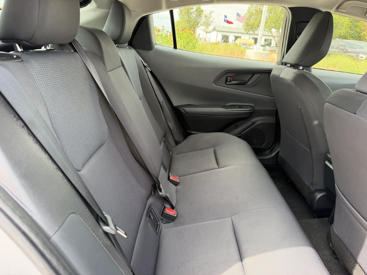 Used 2025 Toyota Prius LE FWD image 26