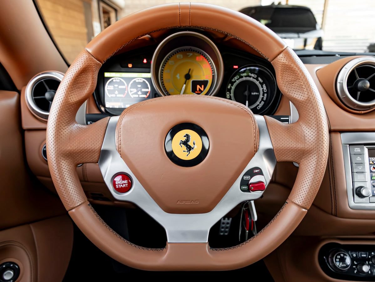 Used 2010 Ferrari California RWD image 23