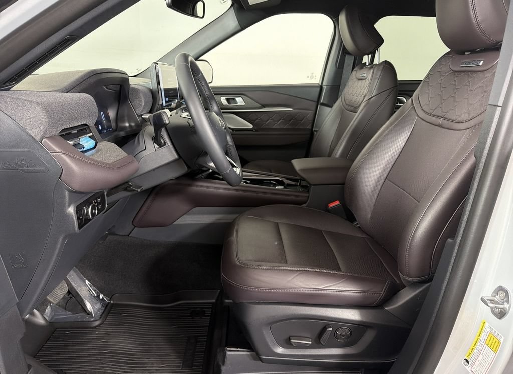 Used 2025 Ford Explorer Platinum w/ Ultimate Package AWD/4WD image 20