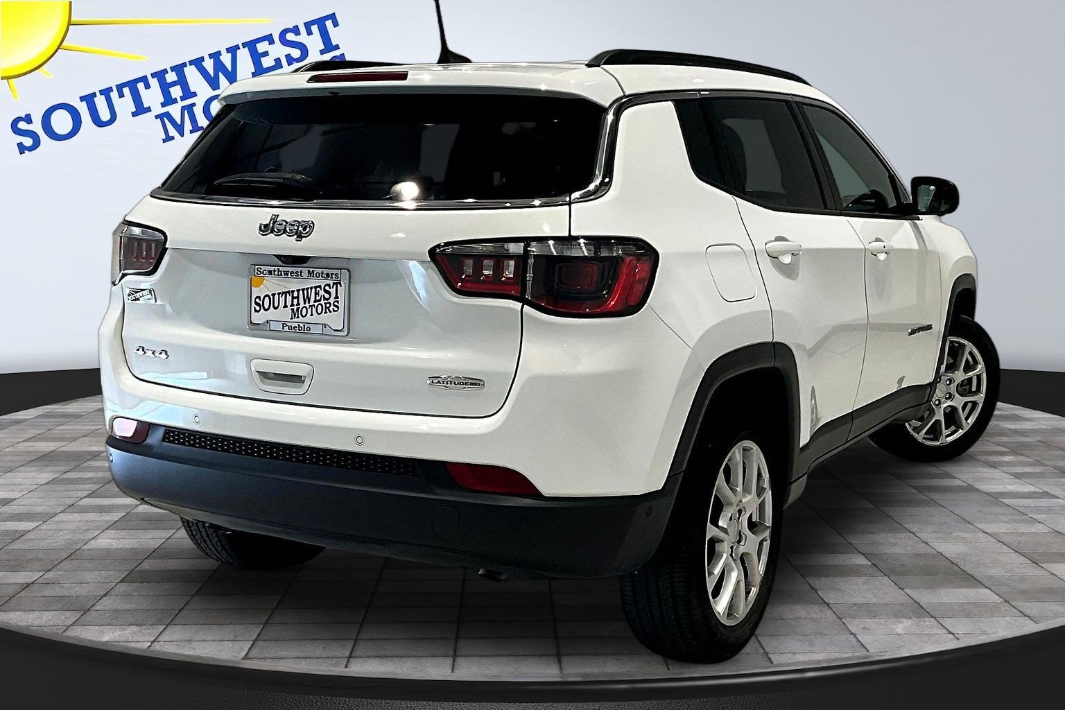 Used 2023 Jeep Compass Latitude AWD/4WD image 7