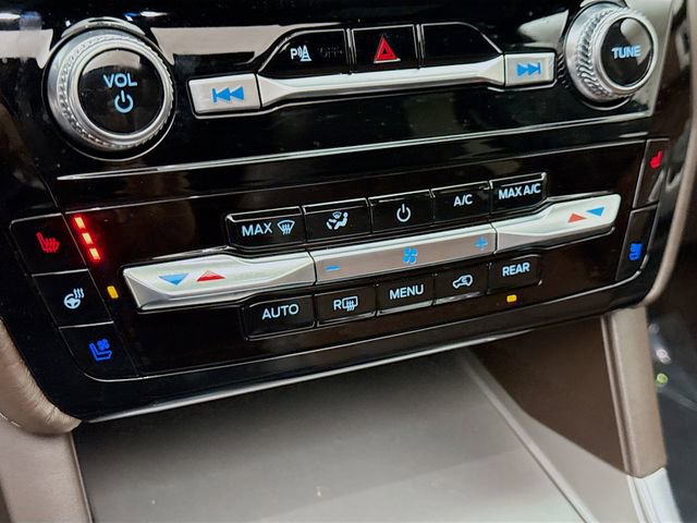 Used 2024 Ford Explorer King Ranch w/ Technology Package image 16