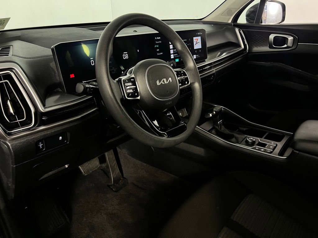 Used 2024 Kia Sorento LX image 19