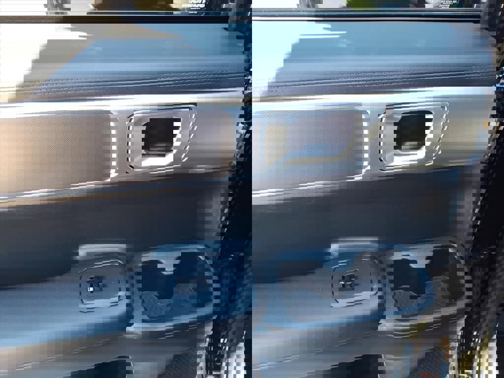 Used 2025 Hyundai Santa Fe SE image 8