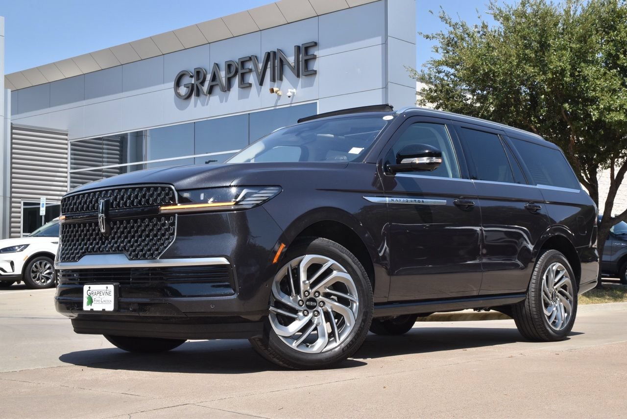 Certified 2025 Lincoln Navigator Reserve AWD/4WD image 2