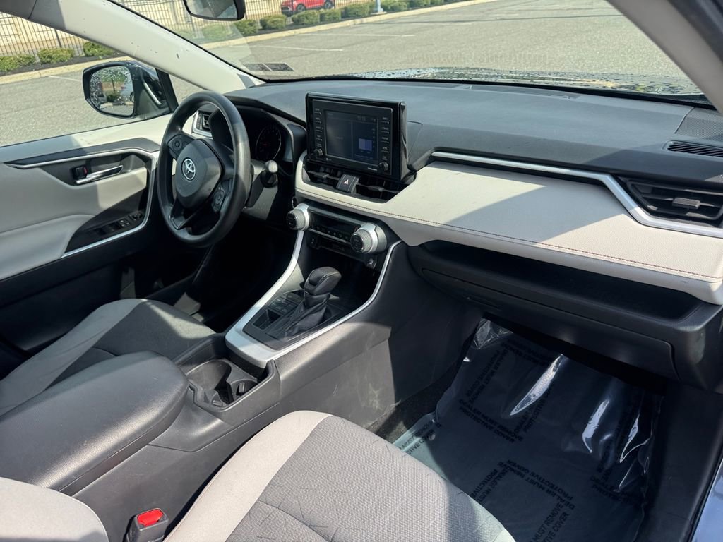 Used 2021 Toyota RAV4 XLE image 16