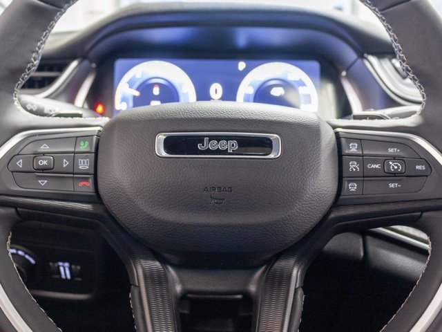 Certified 2025 Jeep Grand Cherokee Altitude image 12