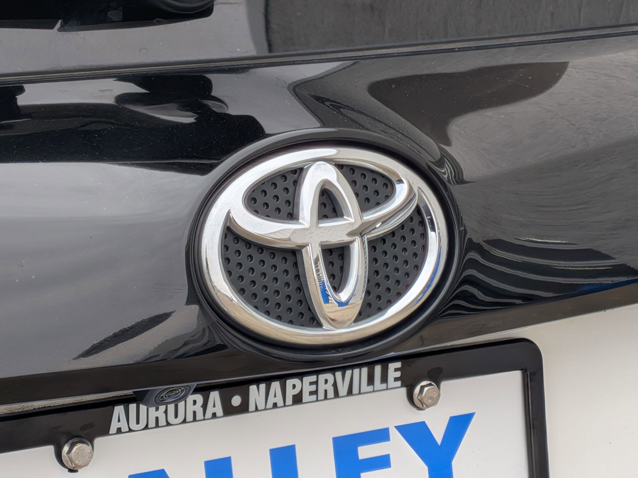 Used 2018 Toyota RAV4 SE w/ Power Extra Value Package image 27