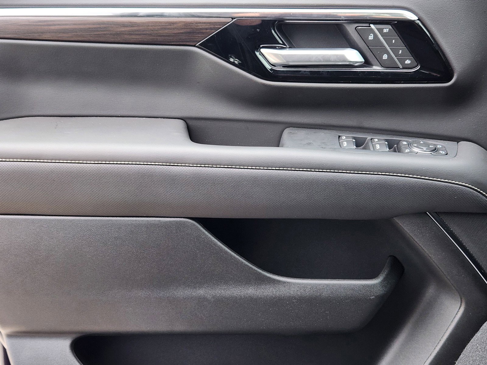 New 2026 Chevrolet Suburban Premier image 18