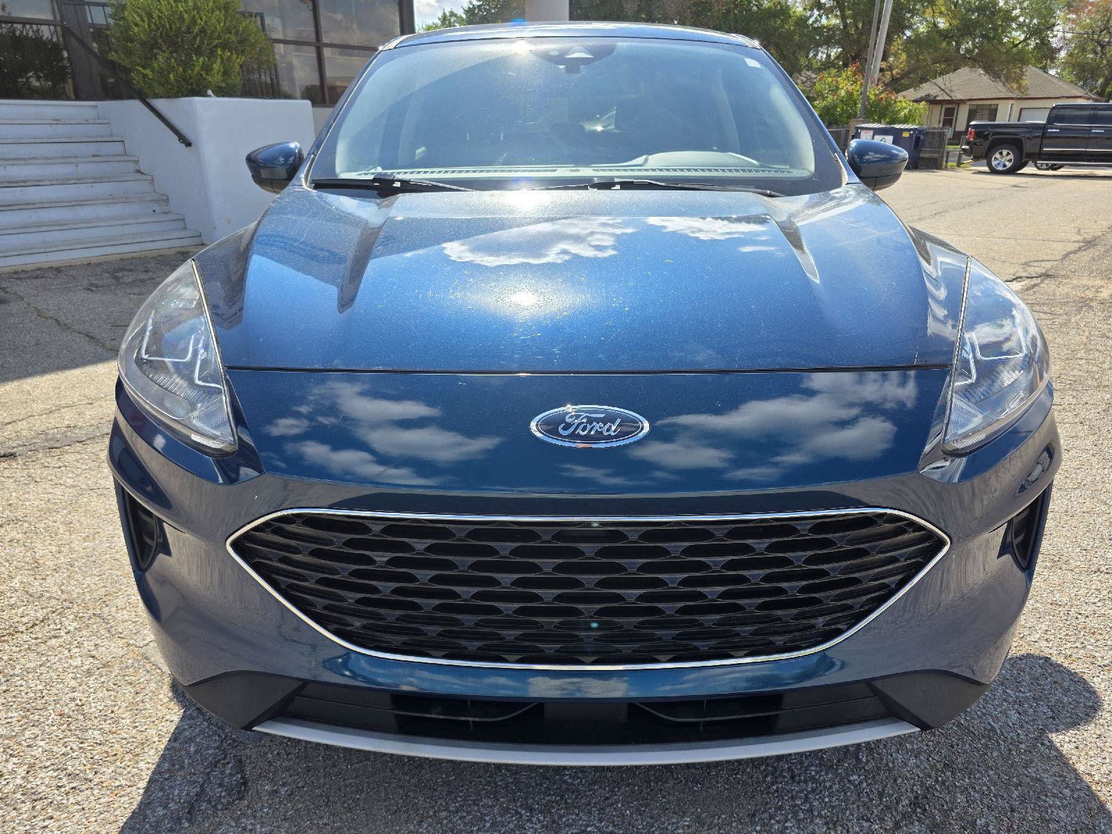 Used 2020 Ford Escape SE FWD image 2