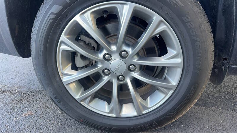 Used 2021 Jeep Cherokee Latitude Lux FWD image 11