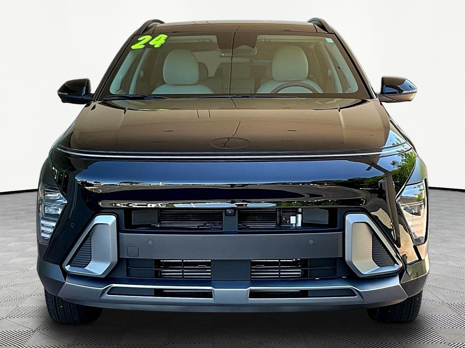 Used 2024 Hyundai Kona Limited AWD/4WD image 2