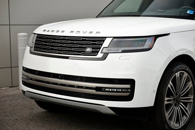 New 2026 Land Rover Range Rover Long Wheelbase SE image 2