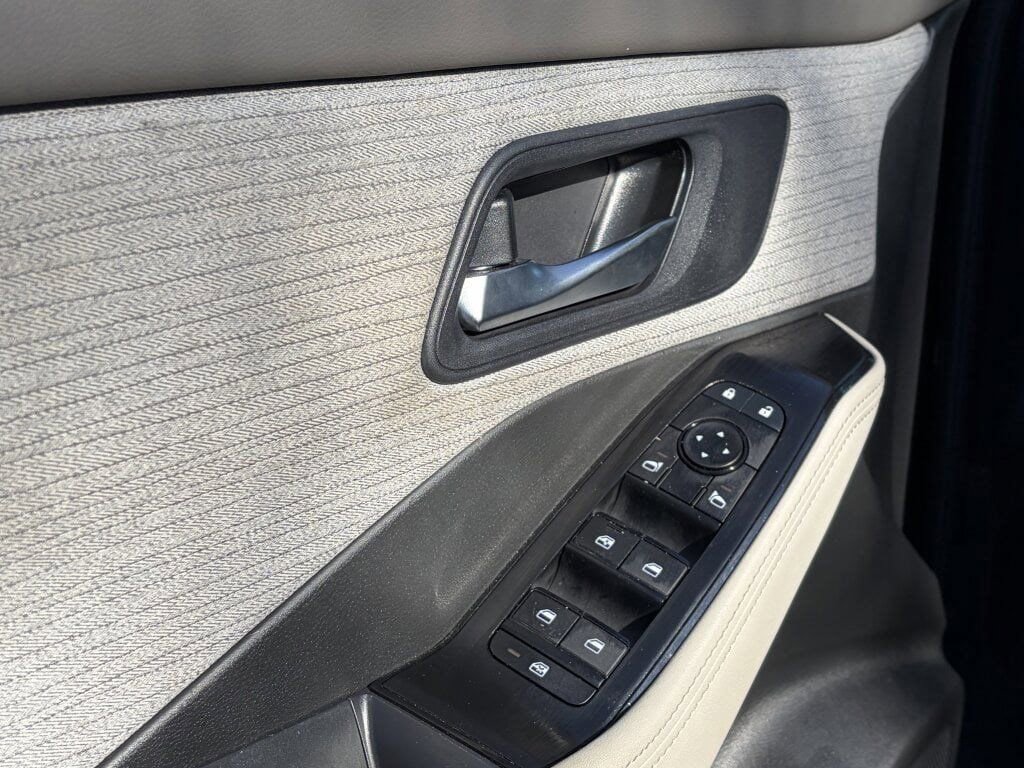 Certified 2023 Nissan Rogue SV image 25