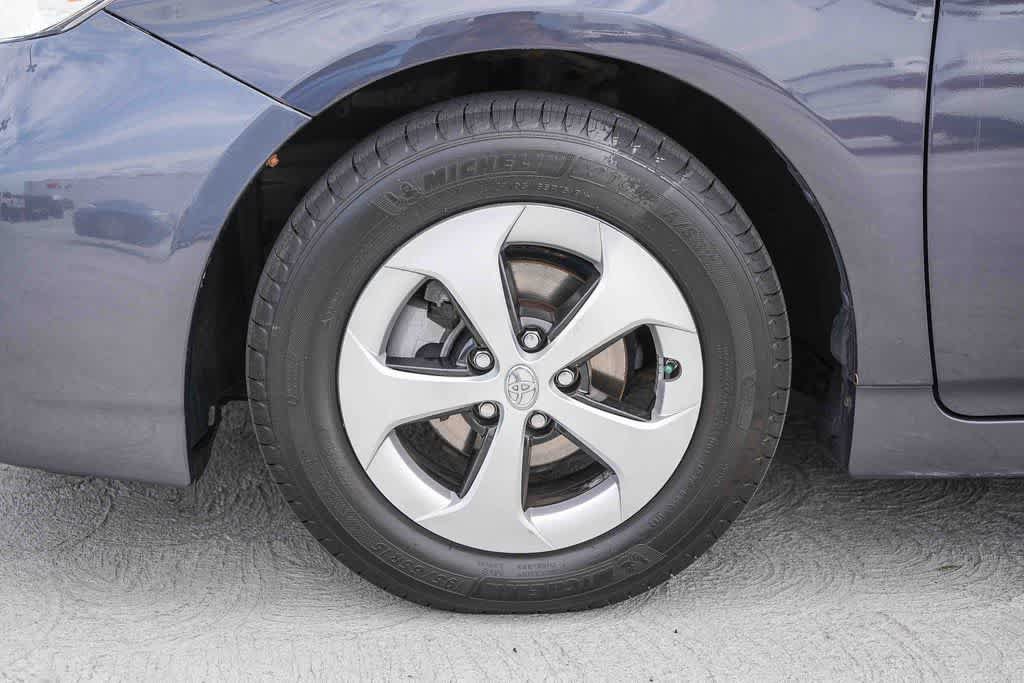 Used 2015 Toyota Prius Two w/ Preferred Accessory Package FWD image 11