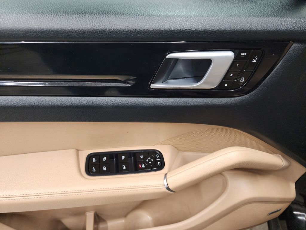 Used 2019 Porsche Cayenne AWD/4WD image 10