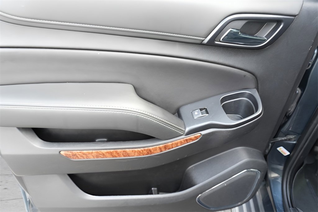 Used 2020 Chevrolet Suburban Premier w/ Premier 6.2L Value Package image 34