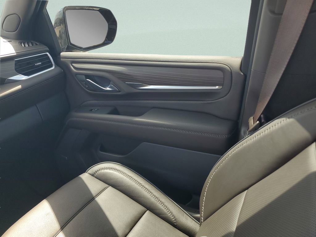 Used 2024 GMC Yukon Denali w/ Denali Reserve Package image 16