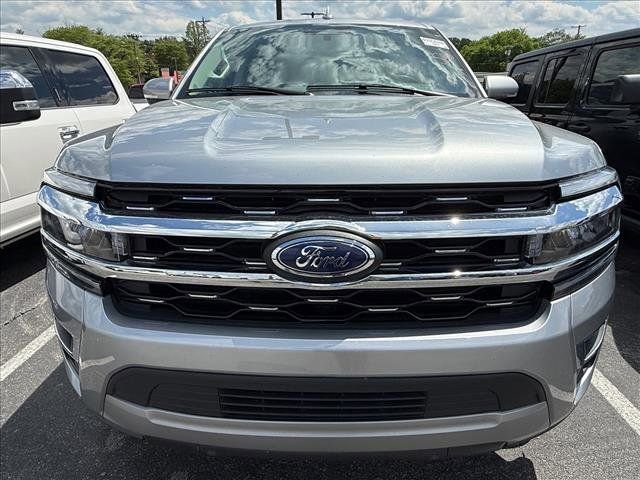 Used 2024 Ford Expedition Max Limited AWD/4WD image 2