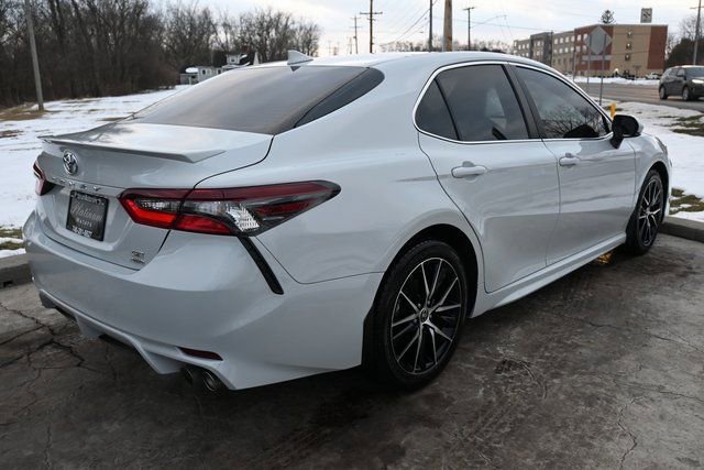 Used 2022 Toyota Camry SE w/ Cold Weather Package image 5