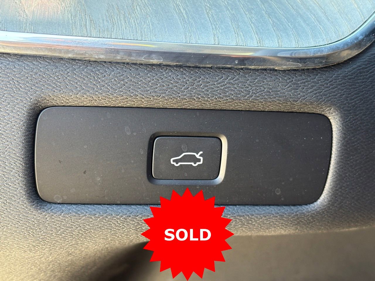 Certified 2025 Volvo XC60 B5 Plus image 21