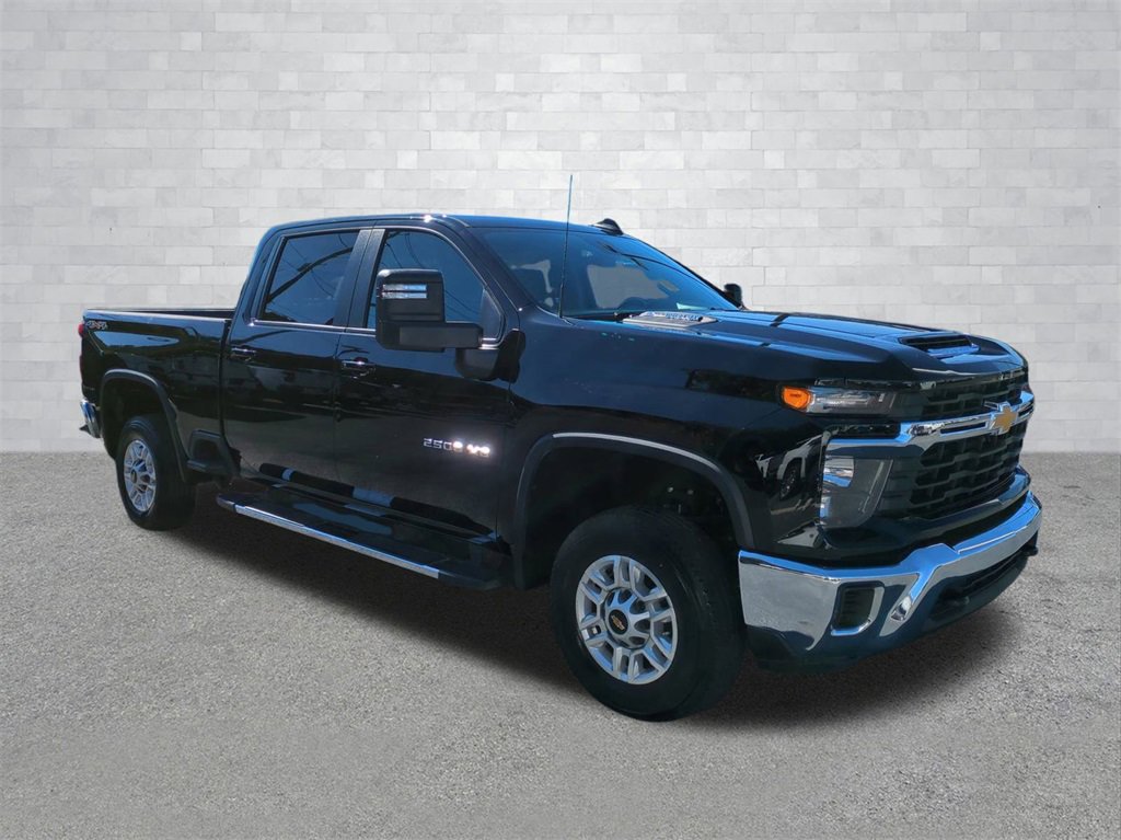 Used 2024 Chevrolet Silverado 2500 LT image 2